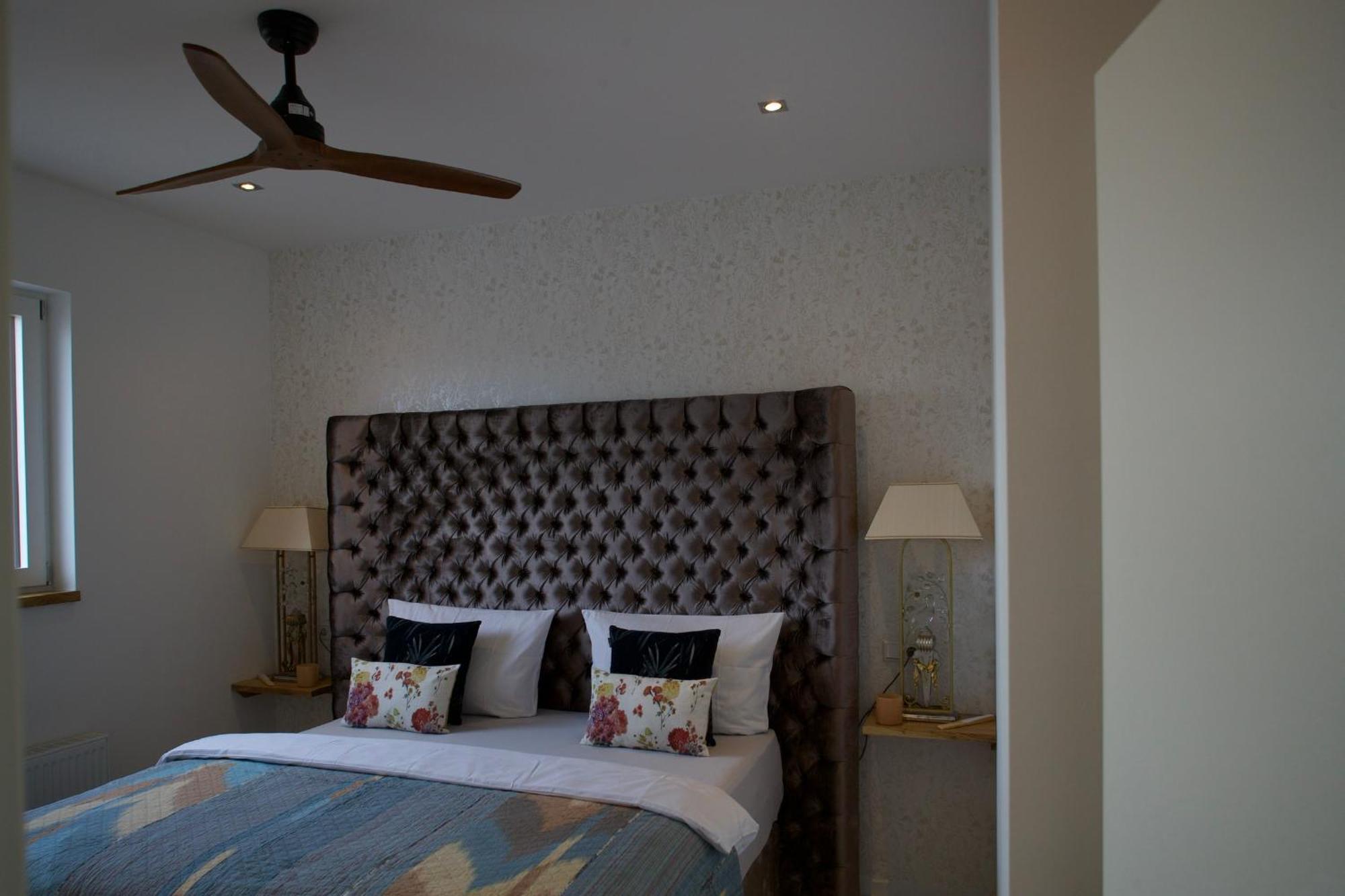 36 Pho Co Hotel & Suites Weimar  Buitenkant foto